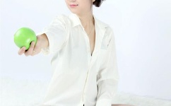 年轻快递员侵犯美丽人妻